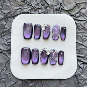 Faux ongles à presser Serpentine Glam avec design œil de chat violet et zircon étincelant, embouts d'ongles de luxe faits à la main - Product Image 3