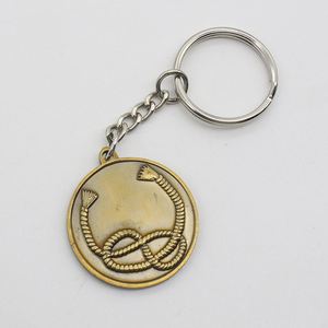 Llavero de Anime Personalizado de Aleación de Hierro y Zinc, Llavero de Metal 2D con Esmalte Suave y Resina Epoxi, Diseño de Manga Japonés Sailor Moon con Vestido Morado - Product Image 6