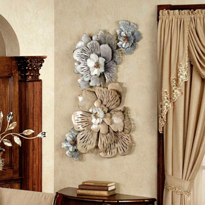 Escultura de Arte Floral Metálica Vertical Hecha a Mano, Decoración de Pared Floral en Capas en Gris Beige, Adorno para el Hogar y Hoteles - Product Image 1