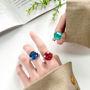 แหวนพลอยเพทายสีแดง16มม. สำหรับผู้หญิงเครื่องประดับแฟชั่นตัดทรงกลมทำจากทองแดงเป็นมิตรกับสิ่งแวดล้อม - Product Image 6