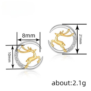 Orecchini a Perno con Cervo Lunare Natalizio, Design Elegante a Renna, Gioielli alla Moda per Donna, Regalo per le Feste, Uso Quotidiano - Product Image 3