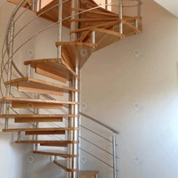Escalier moderne sur mesure, structure en bois, style flottant, escalier droit extérieur