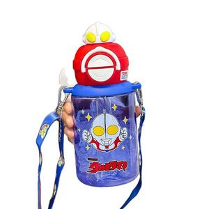 Bouteille d'eau en plastique Ultraman pour enfants avec sangle et filtre à thé 500 ml, design cartoon, utilisation en extérieur - Product Image 3