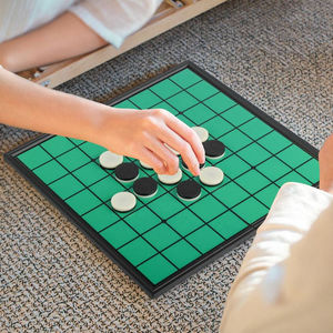 Reversi <span class=keywords><strong>Othello</strong></span> <span class=keywords><strong>gioco</strong></span> Set di strategia classica con pezzi magnetici per la famiglia di <span class=keywords><strong>gioco</strong></span> di lusso in pelle scacchi interattivi adulti - Product Image 4