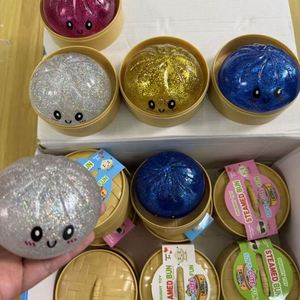 ของเล่นบีบตุ๊กตาซาลาเปาแบบมีกลิตเตอร์ TPR มอลโทส ของเล่นนุ่มนิ่ม บีบแล้วคืนตัวช้า ของเล่นคลายเครียด ของเล่นเสริมพัฒนาการ 14+ ปี สำหรับทุกเพศ - Product Image 1