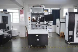 ماكينة لصق الغراء الأوتوماتيكية عالية الدقة من السيليكون والصمغ LED ، عملية واحدة على الإنترنت سهلة الغراء - Product Image 4