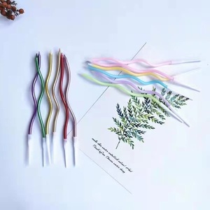 Bougies d'anniversaire en spirale électroplaquées, fines et courbées, vente en gros, bougies décoratives colorées et romantiques pour fêtes, bougies à longue flamme - Product Image 2