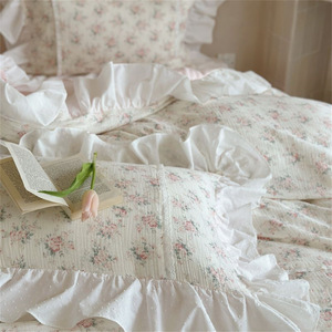 Parure de lit quatre pièces en crêpe de coton fleuri, avec housse de couette et draps à volants en gaze double épaisseur, pour usage domestique - Product Image 3