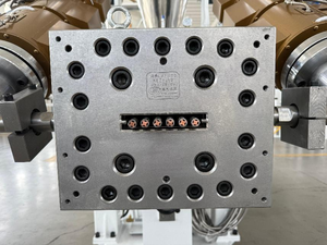 Modern co-ekstrüzyon <span class=keywords><strong>WPC</strong></span> zemin döşeme kare kabartmalı PE <span class=keywords><strong>WPC</strong></span> profil yapma makinesi - Product Image 5