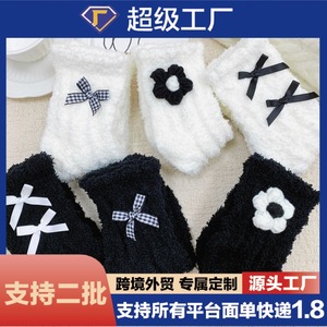 Chaussettes mi-mollet pour femmes, doublées de polaire épaisse, noires et blanches, avec nœud floral 3D, chaudes pour l'hiver - Product Image 5