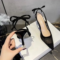 Talons à pois à bout pointu, talons à sabot, chaussures à enfiler, tendance mode femme printemps été 2025