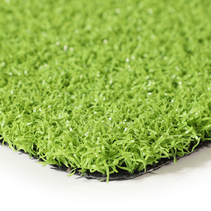 Pelouse de golf artificielle <span class=keywords><strong>vert</strong></span> <span class=keywords><strong>clair</strong></span> Sports d'intérieur et de plein air PP & PE Paquet de rouleaux d'herbe bouclée pour le basket-ball - Product Image 2