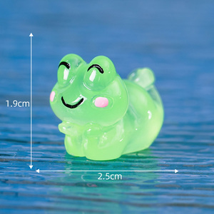 Lindo colgante de rana de resina en miniatura 3D que brilla en la oscuridad para la fabricación de joyas de llavero - Product Image 6