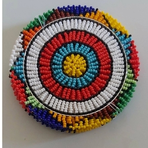 Ensemble de dessous-de-verre perlés multicolores faits à la main, durables et antidérapants, parfaits pour la décoration de la maison, du bureau, du café et du restaurant - Product Image 5