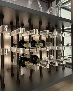 Meuble à vin moderne personnalisé en bois et métal avec portes vitrées et éclairage LED pour le rangement et la présentation des bouteilles - Product Image 4