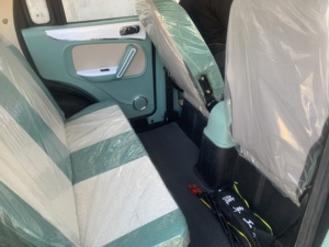 Voiture électrique compacte 4 portes avec garniture bleue et toit noir, mini-voiture électrique pour adultes, vente chaude, bonne qualité - Product Image 6