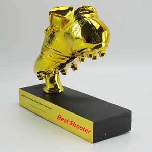 Trophée de football en résine sculptée, personnalisable, pour le prix du Meilleur Butteur, souvenir pour les fans, événements sportifs, cadeau d'affaires pour les attaquant - Product Image 3