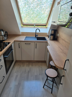 Meuble de cuisine en forme de L, plan de travail en bois, portes blanches, poignées noires, panneau MDF écologique E1, stratifié PVC, ensemble de rangement personnalisé