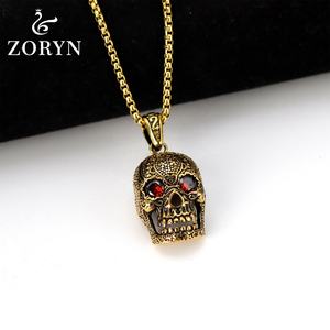 Colgante de Calavera Tallada Chapado en Oro con Ojo de Cristal Rojo, Joyería de Moda Gótica Punk Vintage de Acero Inoxidable para Hombres y Mujeres - Product Image 2