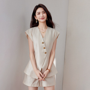 Women's Sleeveless V-Neck Two-Piece Set Summer 2025 Elegant Wide Leg Shorts Fashionable Luxury Look - Product Image 1