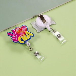 Badge en plastique en forme de cœur avec paillettes acryliques, porte-badge rétractable pour carte d'étudiant/passe de bus avec boucle à tirage facile - Product Image 4