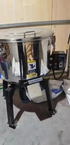 Mezcladora Vertical de Acero Inoxidable con PLC |   Capacidad de 100 kg |   Mezcladora Automática de Polvo y Pellets de 380V para Moldeo por Inyección - Product Image 6