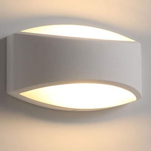 Lámpara LED de pared de 4W, 3000K, acabado blanco mate, ideal para iluminación ambiental y decorativa en espacios interiores. - Product Image 2