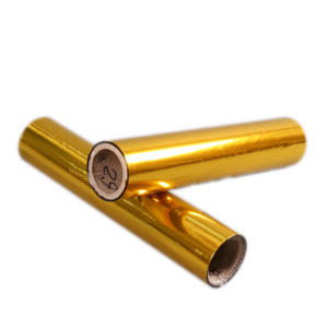 Film rétractable en PET métallisé doré <span class=keywords><strong>ou</strong></span> argenté, avec surface haute brillance, pour lamination <span class=keywords><strong>à</strong></span> <span class=keywords><strong>froid</strong></span> <span class=keywords><strong>ou</strong></span> <span class=keywords><strong>à</strong></span> <span class=keywords><strong>chaud</strong></span> du papier - Product Image 1