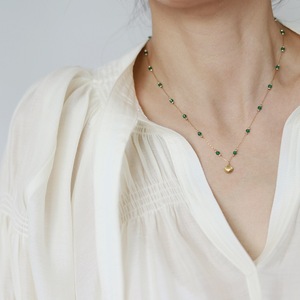 Collar de Moda con Colgante de Concha de Acero Inoxidable Chapado en Oro de 18K, Cadena con Cuentas Verdes para Mujer - Product Image 1