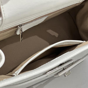 Sac à bandoulière élégant en cuir de vachette pleine fleur avec texture cuir, design tendance, polyvalent, pour le quotidien et les cosmétiques - Product Image 5