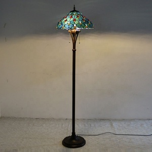 Lampes sur pied doubles LongHuiJing traditionnelles de style Tiffany avec plumes de paon, design en verre coloré de 63 pouces, base en résine multicolore - Product Image 5