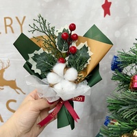 Boîte cadeau de bouquet de Noël DIY, cadeau créatif assorti, cône de pin, aiguilles de pin, baies rouges, décoration de Noël, bouquet créatif