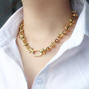 <span class=keywords><strong>Collana</strong></span> Hip Hop Placcata <span class=keywords><strong>Oro</strong></span> 18K a Catena <span class=keywords><strong>Spessa</strong></span> Conica per Uomo e Donna con Nappa Rivetto Geometrica Statement in Acciaio Inossidabile - Product Image 3