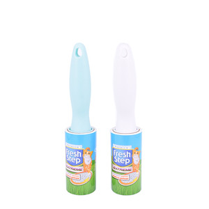 Rodillo Quitapelusas Desechable de Papel Adhesivo para Eliminar Pelo y Pelusas de Mascotas y Alfombras - Product Image 1