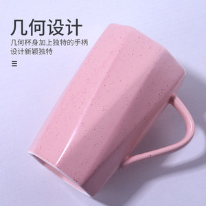 แก้วเซรามิครูปทรงเพชร สีชมพู ลายเรขาคณิต แก้วกาแฟสำนักงาน แก้วน้ำ มีหูจับและฝาปิด - Product Image 1