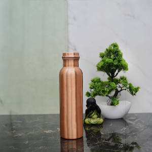 Botella de Cobre de Excelente Calidad, Botella de Agua Ayurvédica para una Hidratación Saludable en Casa y en la Oficina, a un Precio Razonable - Product Image 1