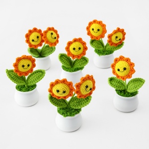 Tournesol souriant réaliste en fil tricoté à la main en pot - A remporté la première place pour la Journée des enseignants - Product Image 5