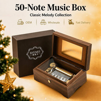Caixa de Música de Madeira de Nogueira com 50 Notas, Mecanismo de Corda com Chave Deslizante, Duração de 50 Segundos, RHYMES, Tema Castelo e Céu, Personalizável, Presente de Casamento