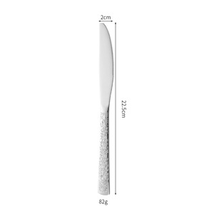 Cubertería de acero inoxidable con tótem grabado y mango cuadrado, cuchillo, tenedor y cuchara para carne estilo occidental, en colores plata, oro y oro rosa, venta al por mayor - Product Image 5