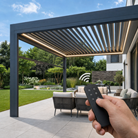 Pergola bioclimatique motorisée en aluminium avec toit à lames orientables, design moderne et luxueux pour jardin