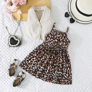 Ensemble deux pièces d'été mignon pour bébés filles, style décontracté, haut court sans manches et jupe imprimée léopard, style actif - Product Image 1