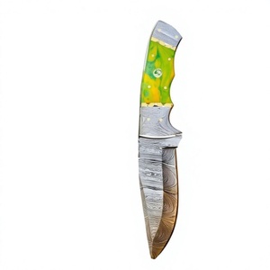 Couteau de camping artisanal en acier au carbone avec manche en résine, bord partiellement dentelé, léger et multifonctionnel pour la chasse et le camping en extérieur - Product Image 3