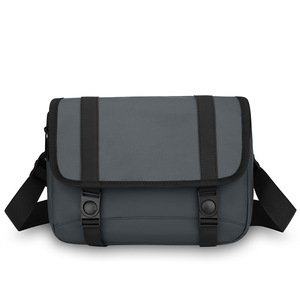 Sac messager en nylon bleu marine OEM en gros avec fermeture à boucle, petite taille, durable, pour usage quotidien, sac bandoulière - Product Image 1