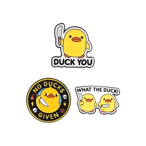 Pin Esmaltado de Pato Enfadado con Cuchillo, Broche de Solapa con Diseño '<span class=keywords><strong>What</strong></span> <span class=keywords><strong>The</strong></span> <span class=keywords><strong>Duck</strong></span> No Ducks Given', Joyería Divertida, Regalo para Amigos - Product Image 1