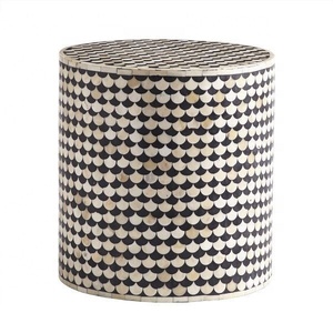 Mesita de noche con incrustaciones de hueso redondo de resina y hueso de madera hecha a mano india en diseño floral mesa auxiliar con incrustaciones de hueso personalizada de la India - Product Image 2
