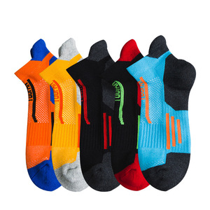 Chaussettes de sport à logo personnalisé, chaussettes de compression pour la cheville, soutien de la voûte plantaire, chaussettes de course à pied, semelle en tissu éponge, chaussettes de marathon rembourrées, vente en gros - Product Image 5