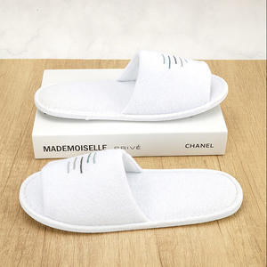 Luxuriöse Maßgefertigte Badezimmer-Hausschuhe mit Hotel-Logo, Spa-Luxus-Hausschuhe mit Stickerei, Personalisierte Hotel-Pantoffeln - Product Image 5