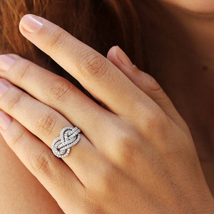Anello con Design a Nodo Incrociato, Stile Creativo per Donne - Product Image 2