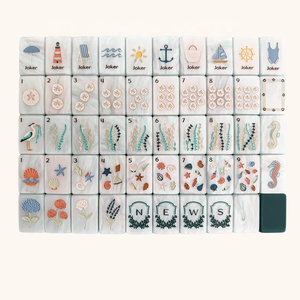 Ensemble de tuiles de mahjong en cristal nacré de 160 pièces, gravées en profondeur, sur le thème de la plage estivale, vertes, modernes et luxueuses, de la marque East Coast Sands - Product Image 3