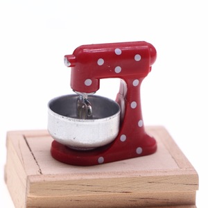 Mini batteur sur socle rouge vif, accessoire <span class=keywords><strong>de</strong></span> cuisine miniature en métal <span class=keywords><strong>de</strong></span> 3 cm pour maison <span class=keywords><strong>de</strong></span> poupée, idéal pour la décoration <span class=keywords><strong>de</strong></span> Noël et l'affichage <span class=keywords><strong>de</strong></span> cadeaux - Product Image 1